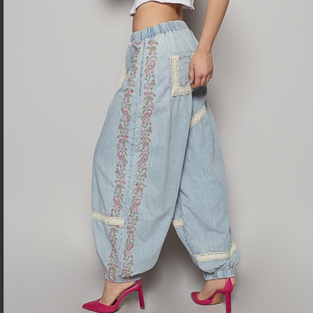 ❤️ POL Light Blue Lace Trim Pants